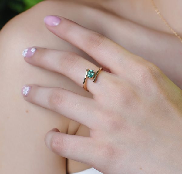 Anillo de Compromiso en Oro con Esmeralda - Imagen 3