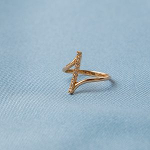 Anillo con barra con circones